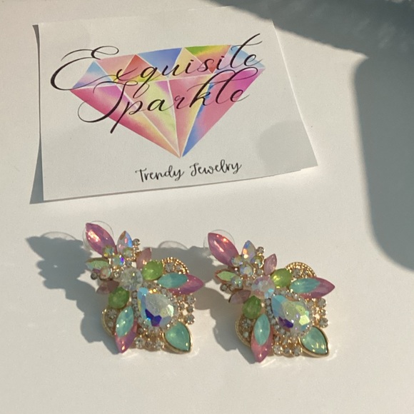 -🌸Iridescent Light Pastel Colored GoldTone Crystal Drop Post back Earrings - Picture 13 of 16